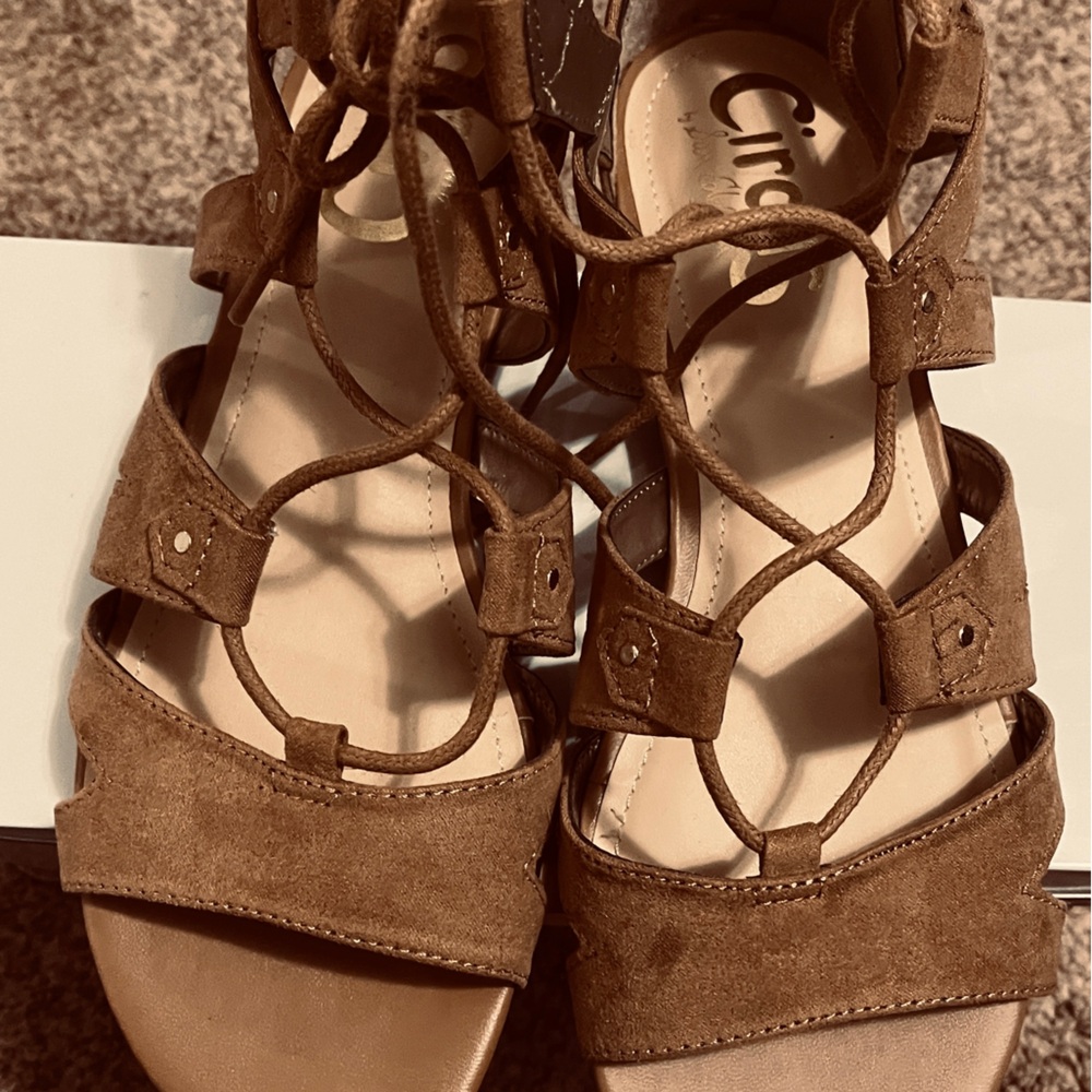 Size 8 1/2 Gladiator sandals nwot